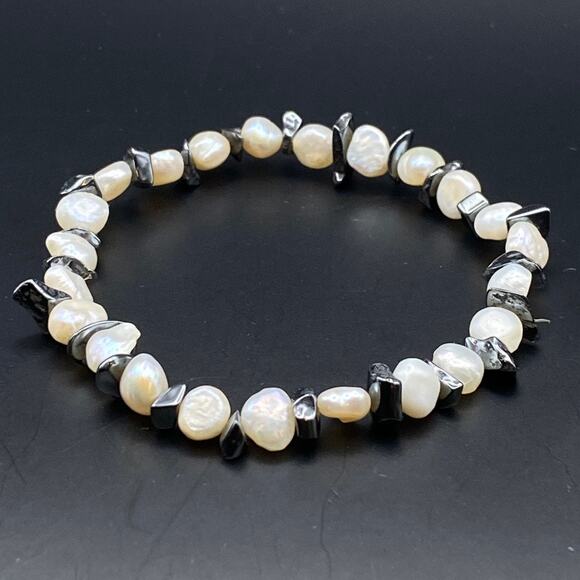 Genuine Freshwater Potato Pearl and Hematite Chip Stretch Bracelet - Picture 1 of 6